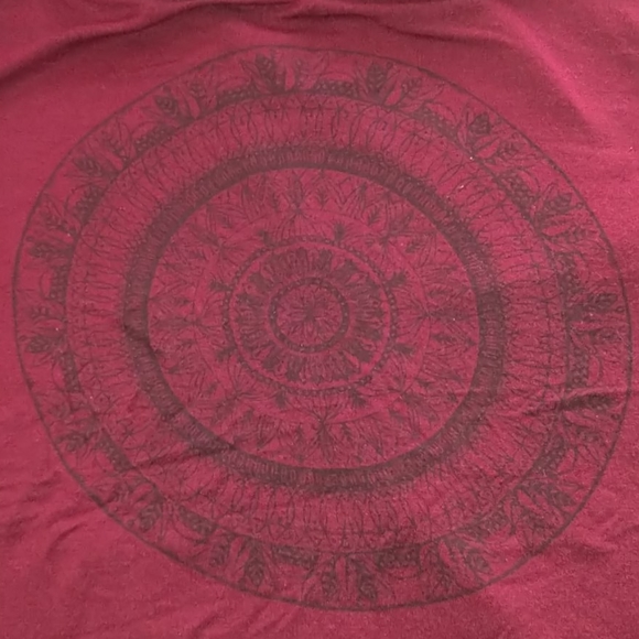 Red shirt - Picture 2 of 2